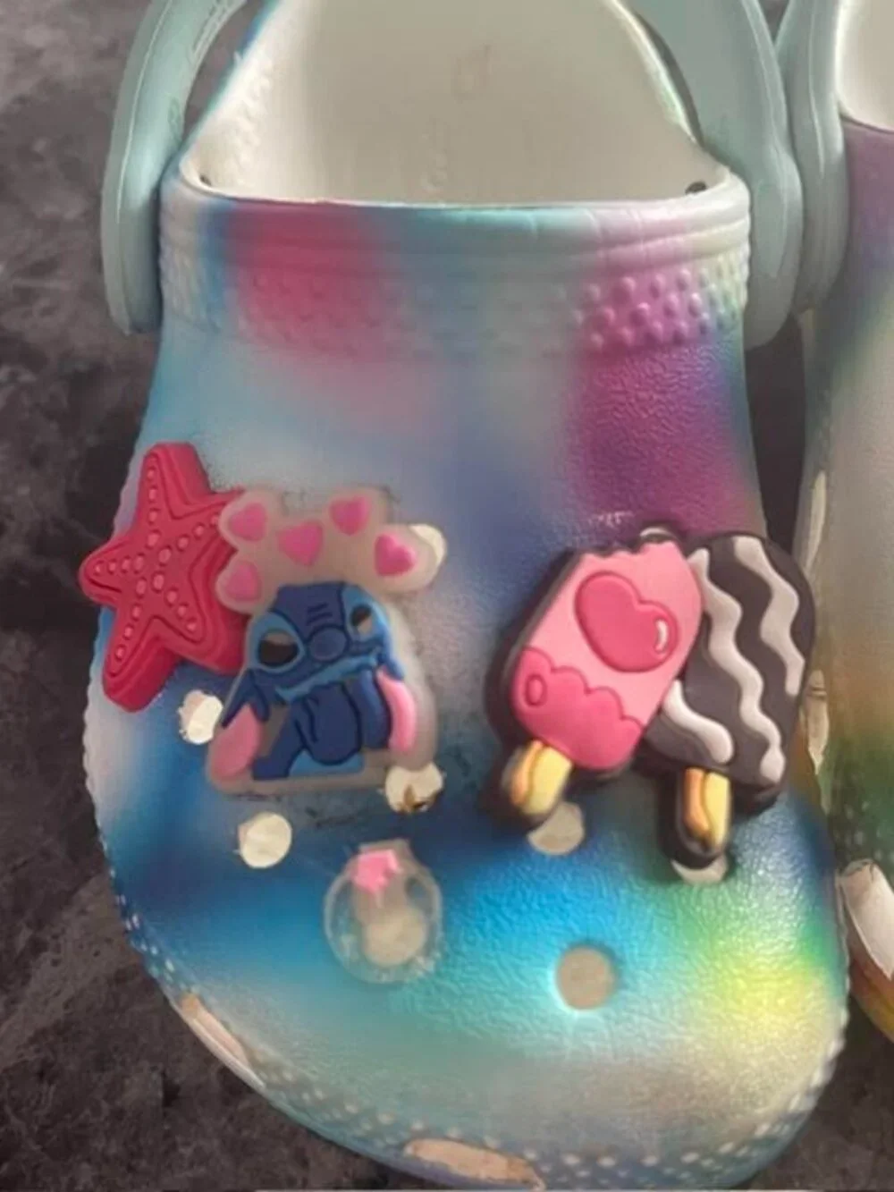 Crocs Classic Solarized Clogs Kids C8 – Blue Yellow Pink – Jibbitz Charms